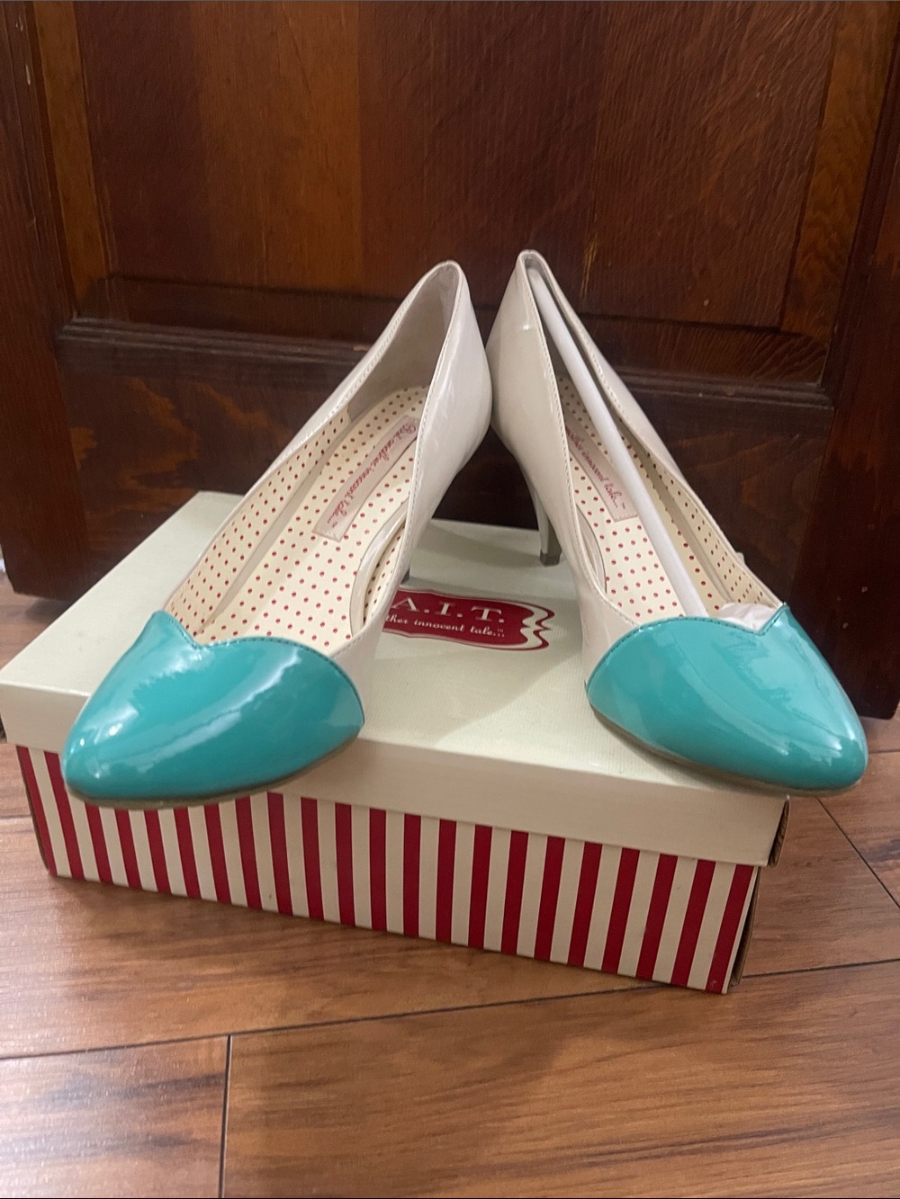 Two-Tone Patent Pointed-Toe Pumps in Turquoise and Cream - Picture 2 of 6